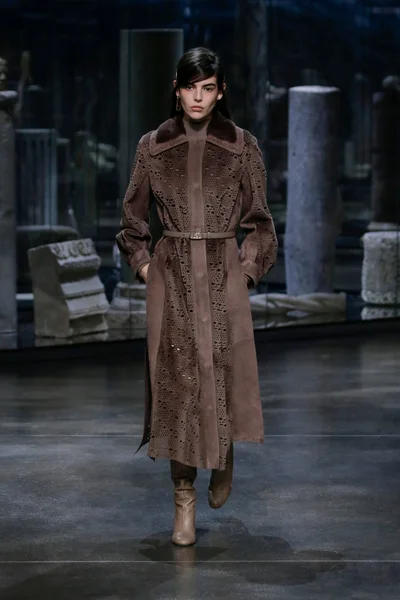Look 24